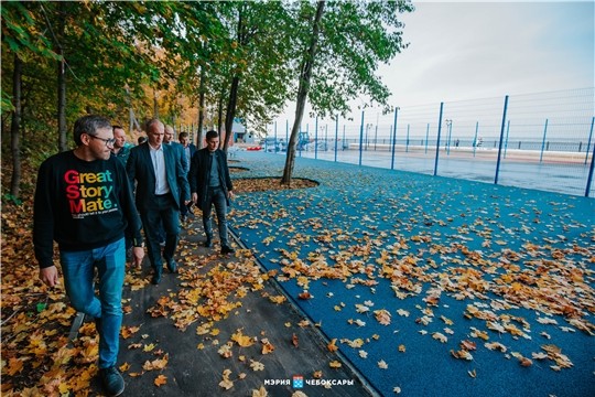 Алексей Ладыков проинспектировал ход строительства современных спортплощадок на Московской набережной Чебоксар
