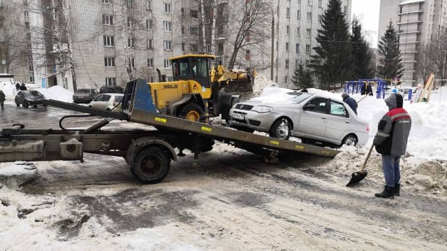 Мешающие снегоуборочной технике автомобили эвакуируют в Чебоксарах