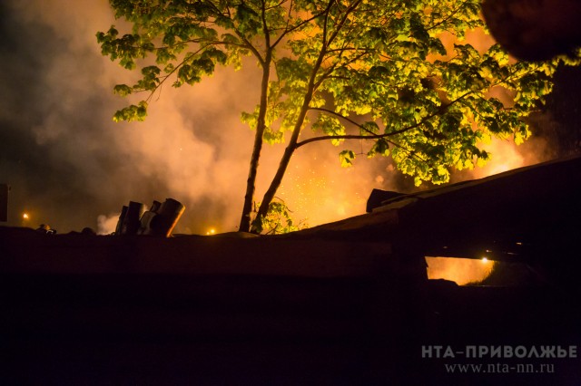Сараи на площади 600 кв. м. сгорели в Семёновском районе