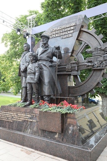 Памятник "Горьковчанам - доблестным труженикам тыла" появился в Нижнем Новгороде