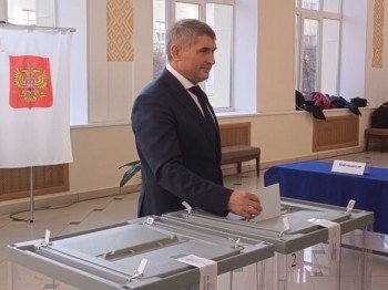 Глава Чувашии Олег Николаев проголосовал на избирательном участке