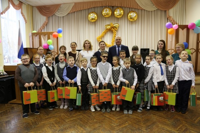 ЛУКОЙЛ вручил специальные книги слабовидящим детям в Нижнем Новгороде