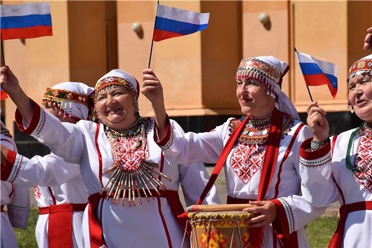 Фотовыставка ко Дню флага России организована в Чебоксарах