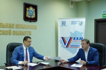 Дмитрий Азаров подал в избирком документы для участия в выборах губернатора Самарской области