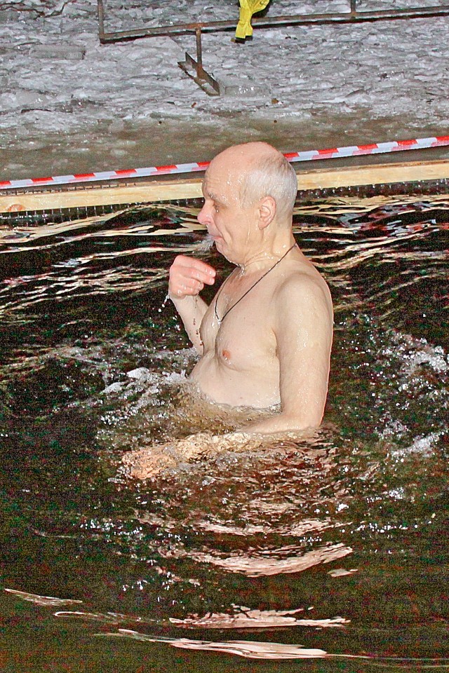 Михаил Мухин возглавил крещенские купания в Арзамасе Нижегородской области