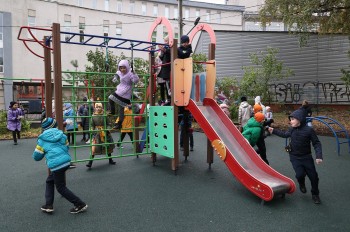 Две новые детские площадки появились в Нижегородском районе по программе &quot;Вам решать!&quot;