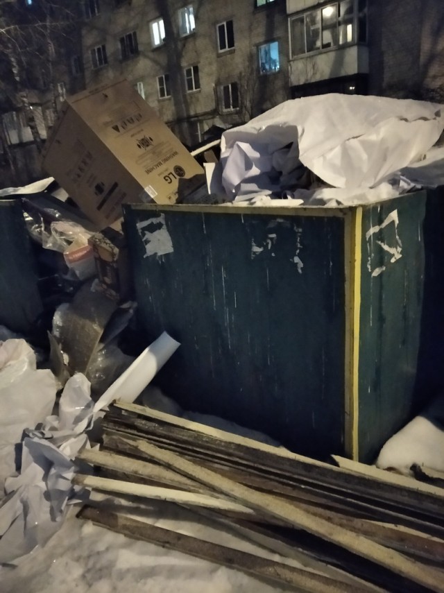 Мусор с контейнерной площадки в Нижнем Новгороде убрали после жалобы в соцсети