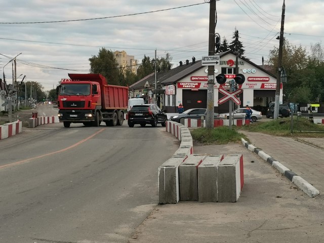 Демонтажные работы начались на перекрытом участке улицы Циолковского в Нижнем Новгороде