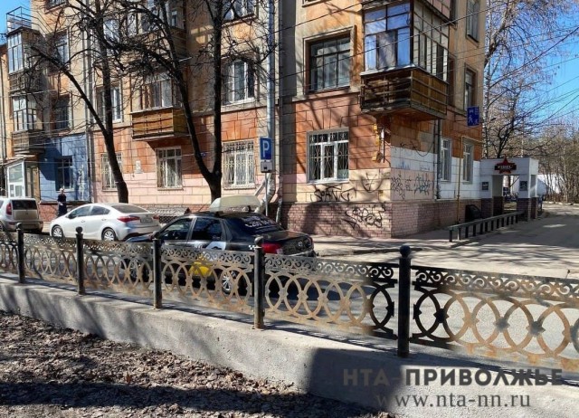 Ржавую ограду в нижегородском сквере на Звездинке покрасят по гарантии