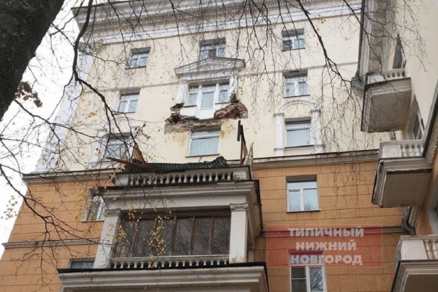 Балкон "Жилого дома железнодорожников" упал в Нижнем Новгороде 