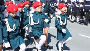 Более 3 тысяч горожан объединила патриотическая акция "Парад дошколят и юнармейцев-2018" в Чебоксарах