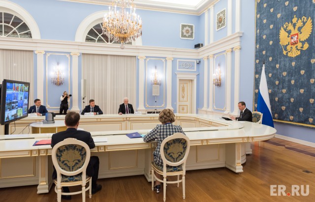 "Единая Россия" проведет широкое обсуждение предвыборной программы с жителями регионов и экспертами