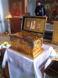 Ковчег с частицами мощей Матроны Московской в храме знамения Божией Матери и Святых Жен Мироносиц
