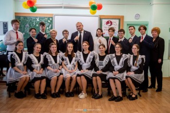 Тему буллинга обсудил глава администрации Чебоксар Денис Спирин со старшеклассниками школы №57