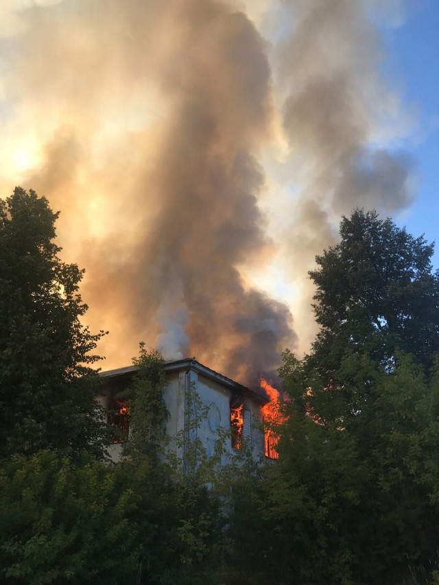 Пожарные тушат горящее здание в Богородске Нижегородской области на площади 600 кв.м. (ВИДЕО)