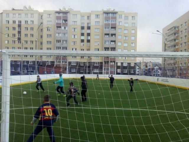 Матч по мини-футболу прошёл на новой спортплощадке в микрорайоне "Соляное" в Чебоксарах