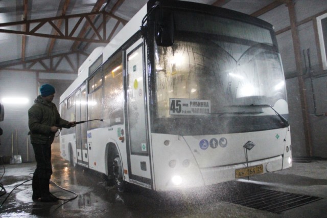 Мойку автобусов частных перевозчиков проверяют в Чебоксарах по заданию Алексея Ладыкова 