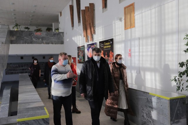 Иван Носков проверил готовность театров Дзержинска к открытию сезона