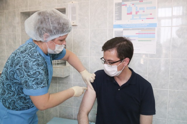 Нижегородский мэр Юрий Шалабаев сделал прививку от COVID-19