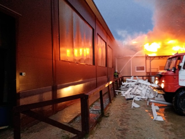 Площадь пожара в конюшне в Нижегородской области составила 600 кв. м.