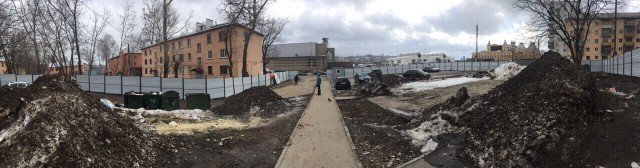 Застройщик гостиницы демонтирует забор на ул. Совнаркомовской по требованию АТИ