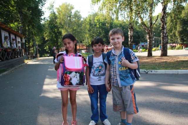 Оставшиеся без попечения родителей нижегородские дети получили в подарок портфели и школьные принадлежности