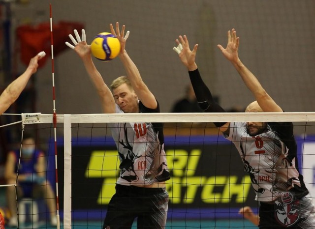 Нижегородские волейболисты одержали седьмую победу подряд