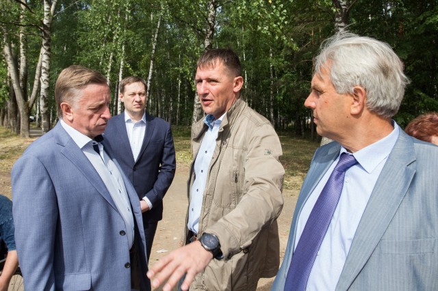 Общественные контролеры "Единой России" проверили ход благоустройства Светлоярского парка в Нижнем Новгороде