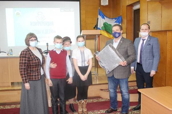 Около 180 комплектов оргтехники для домашнего обучения детей безвозмездно передали нуждающимся семьям Нижегородской области