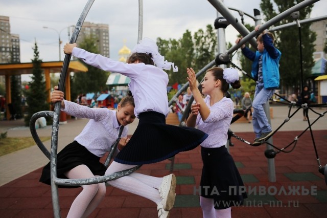 Наталья Водянова открыла после реконструкции инклюзивную детскую площадку в парке имени 777-летия Нижнего Новгорода