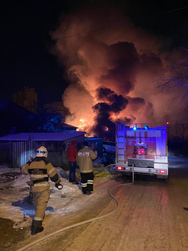 Пожар уничтожил два дома в Советском районе Нижнего Новгорода
