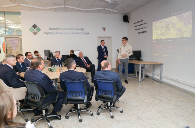Юрий Шалабаев представил депутатам Заксобрания региона работу  нижегородского аналитического центра