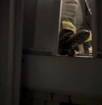 Лифт с девушкой внутри сорвался в многоэтажке Казани