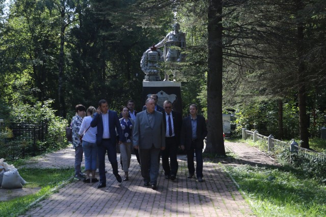 Депутаты предлагают привести в порядок мемориалы, установленных на нижегородских кладбищах в память о погибших в ВОВ