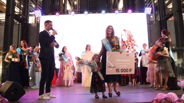Конкурс красоты "Дочки-матери" провели в нижегородском ТРК "НЕБО"