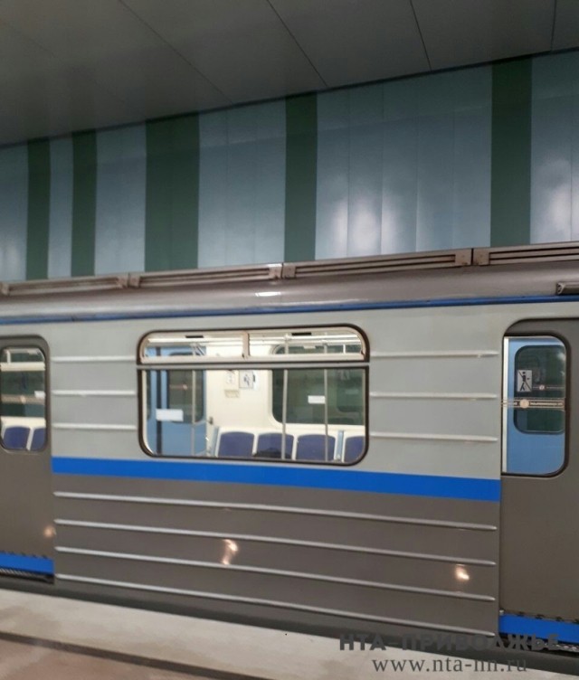 Отправление поезда со станции метро "Стрелка" в Нижнем Новгороде задержали из-за забытого пассажиром чемодана