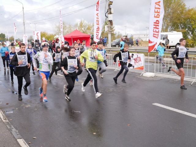 Свыше 800 человек приняли участие в забегах Всероссийского дня бега "Кросс Нации" в Нижнем Новгороде