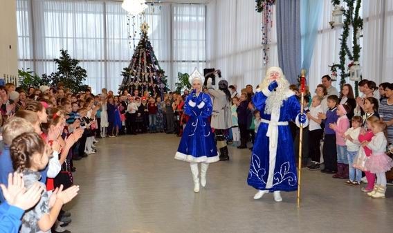 Почти 150 новогодних ёлок и спектаклей пройдёт в соцучреждениях Дзержинска Нижегородской области