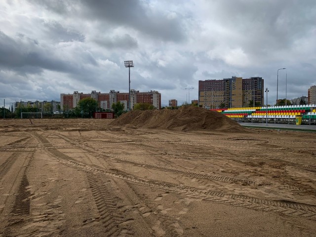 Натуральное покрытие футбольного поля ФОКа "Мещерский" в Нижнем Новгороде меняют на искусственное