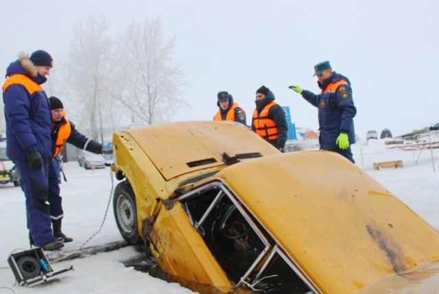 Навыки спасения провалившихся под лёд отработали в Чебоксарах