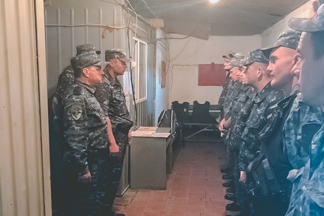 Начальник главка Юрий Кулик посетил нижегородских полицейских в Республике Дагестан