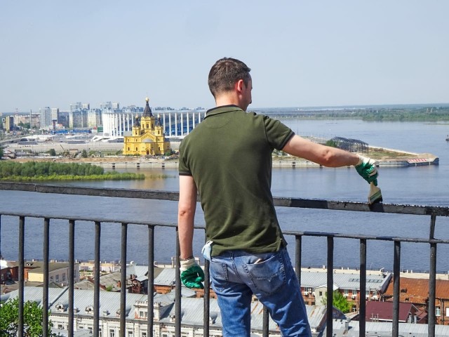 Давид Мелик-Гусейнов и участники "Студенческой весны" благоустроили нижегородские скверы