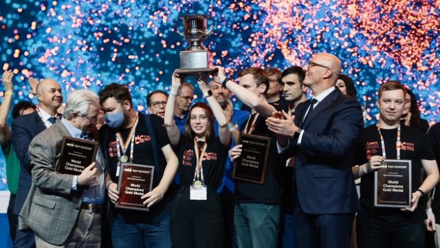 Глеб Никитин поздравил ННГУ с победой на чемпионате мира по программированию среди университетских команд