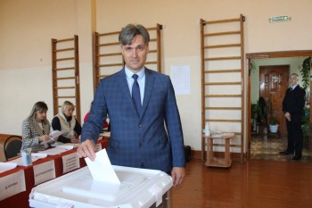 Глава Уренского округа Сергей Бабинцев проголосовал на избирательном участке