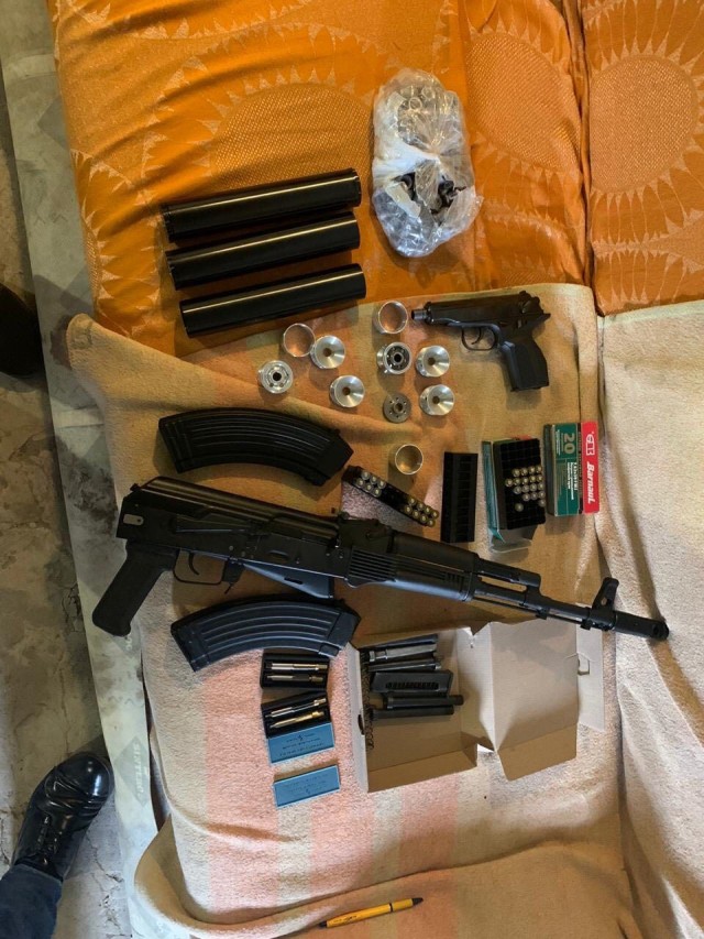 Арсенал оружия обнаружен у 29-летнего жителя Дзержинска в ходе обыска