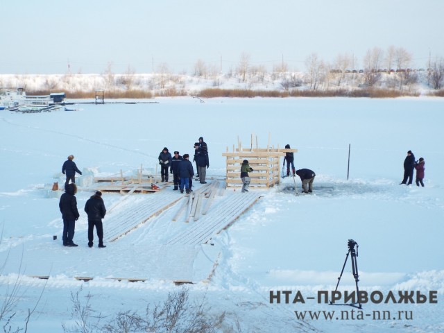 Крещенские купания в нижегородском Сормове из-за тонкого льда организуют с берега