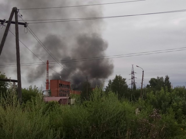 Руководство Балахнинской картонной фабрики назвало возгорание на территории предприятия "производственным процессом"