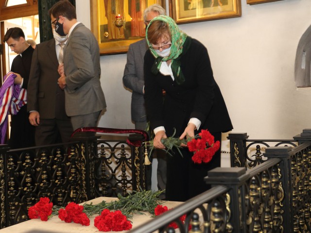 Ольга Балакина возложила цветы к памятнику основателям Нижнего Новгорода