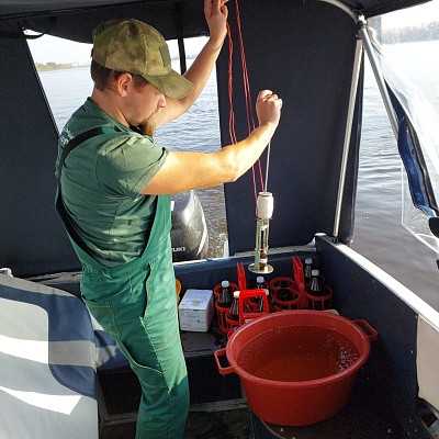 Росприроднадзор проверяет воду в реке Волга после замора рыбы