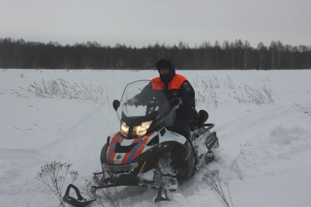 Нижегородские спасатели вызволили из снежного плена молодого мужчину